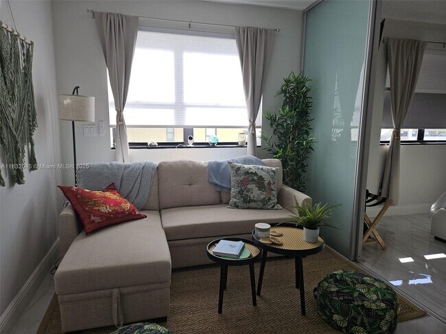 Foto del edificio - 1390 Ocean Dr