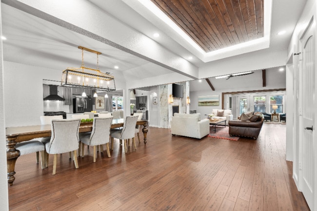 Photo - 6926 Royal Ln House