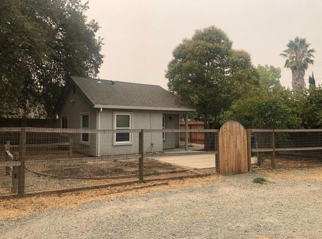 Primary Photo - 2920 Walnut Ave