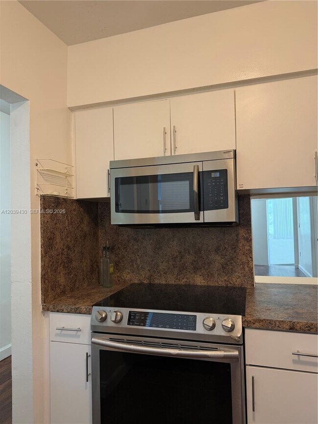 Foto del edificio - 1667 NE Miami Gardens Dr