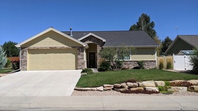 Building Photo - 3216 Ravens Crest Dr