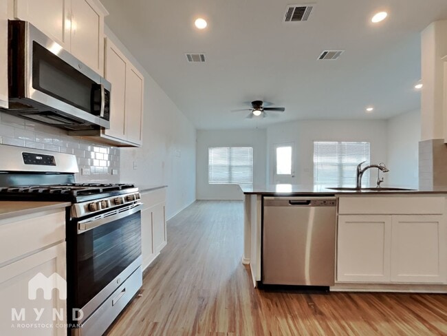 Foto del edificio - 7125 Spotted Leaf Wy