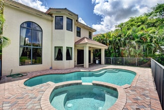 Building Photo - 3424 Collonade Dr