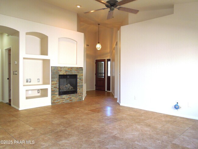 Building Photo - 5819 N Bronco Ln