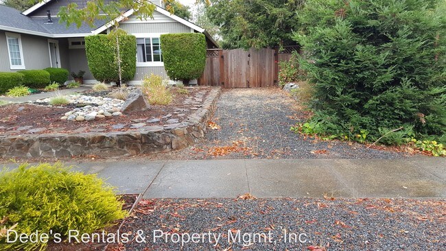 Building Photo - 1102 Putney Dr