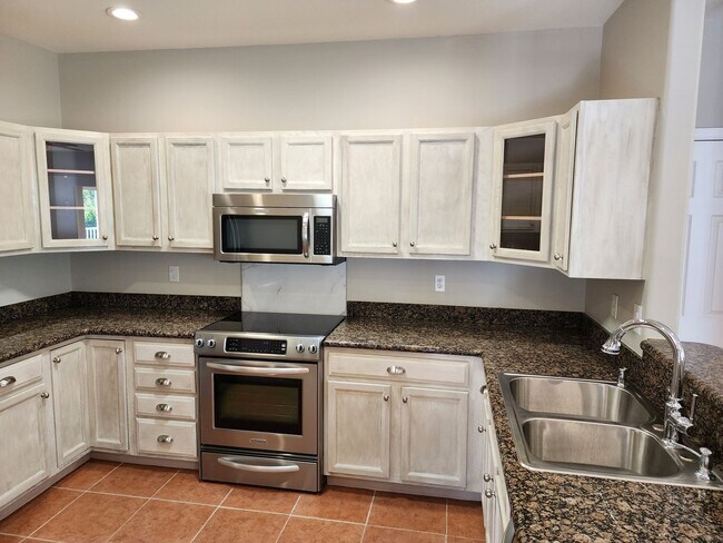 Foto del edificio - 3 BR 2 BA 1 CG second floor condo in Gator...