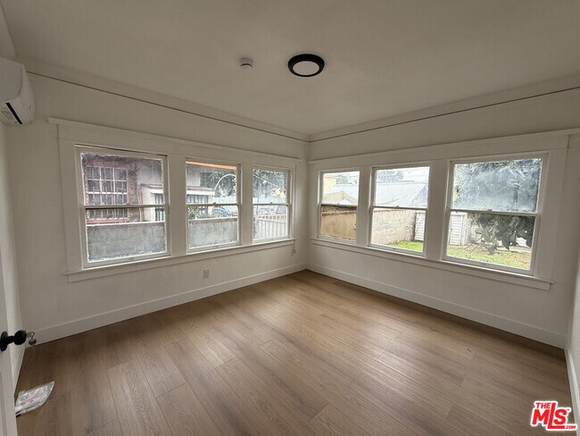 Foto del edificio - 4501 S Budlong Ave