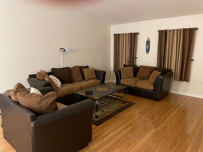 Reverse shot of Living Room - 6040 Ridge Lake Cir