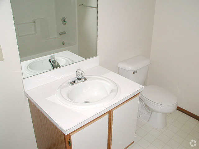 First Bathroom - Brentwood Apartments