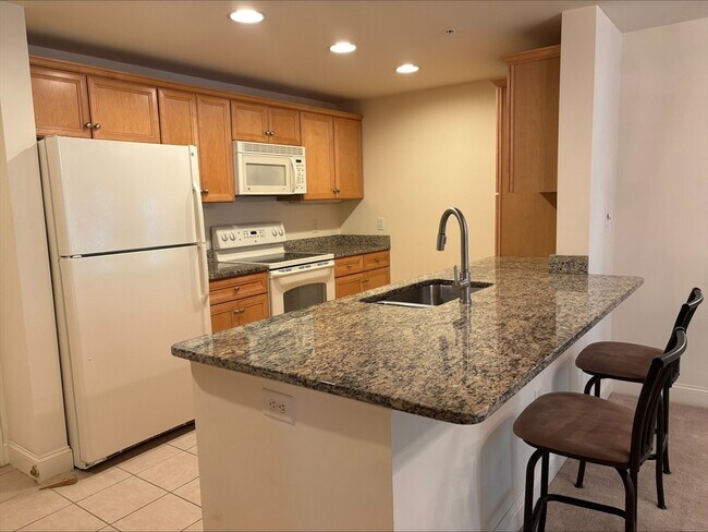 Foto del edificio - 1214 Emerald Ct