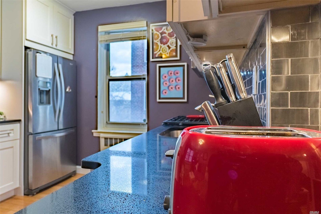 Foto principal - 33-25 81st St