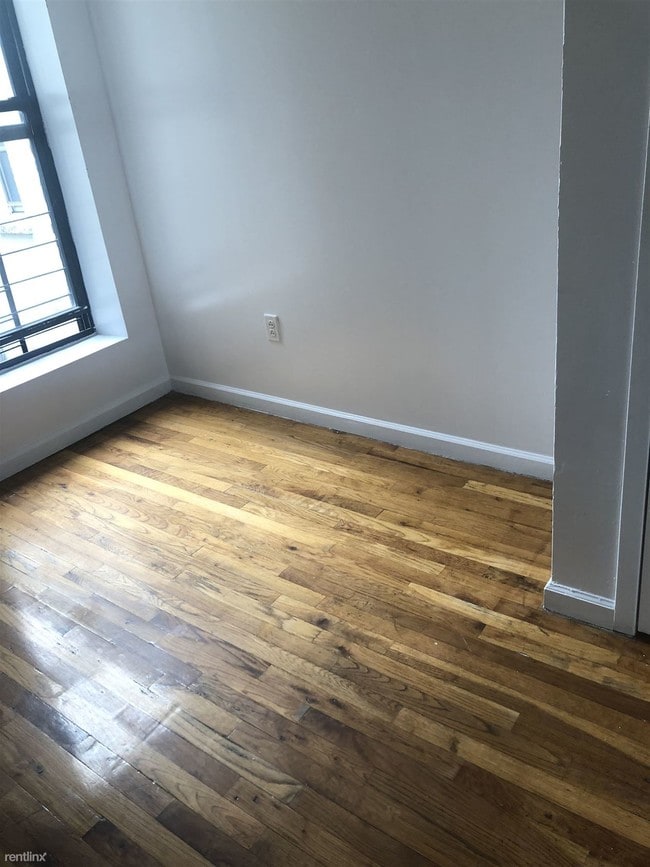 Building Photo - 3 br, 1 bath  - 510 W 136th St