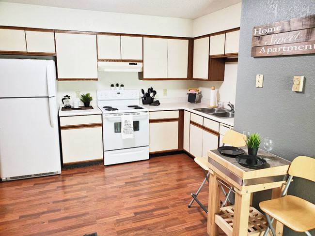 Highland North 4 Bd - Kitchen - Highland Hills Apartments