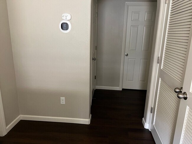 Building Photo - Beautifully Updated 3 Bedroom, 2.5 Bath Home In Clovis