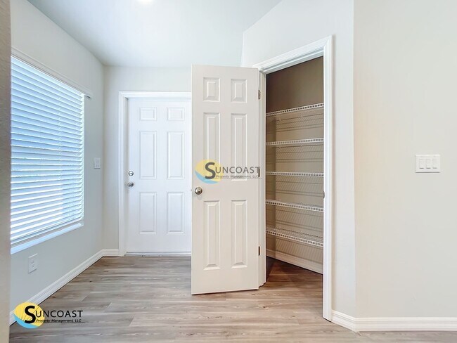 Foto del edificio - 10109 Tramore Ave