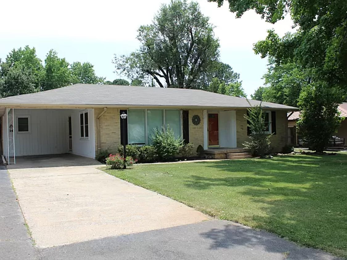 Primary Photo - Welcome Home - 3 Bedroom 1.5 Bathroom Fami...