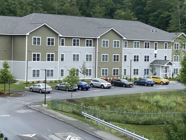 Building Photo - 52 E Ridge Dr