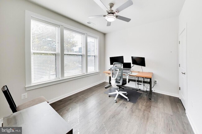 Foto del edificio - 16212 Bushwick Pl