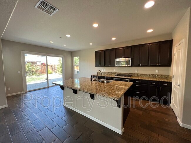 Building Photo - 1775 Hummingbird Way