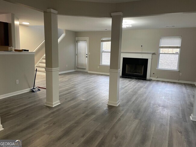 Building Photo - 7237 Mountain Laurel Way