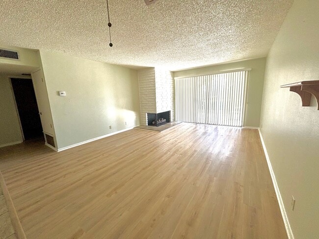 Building Photo - 14305 Augusta Dr