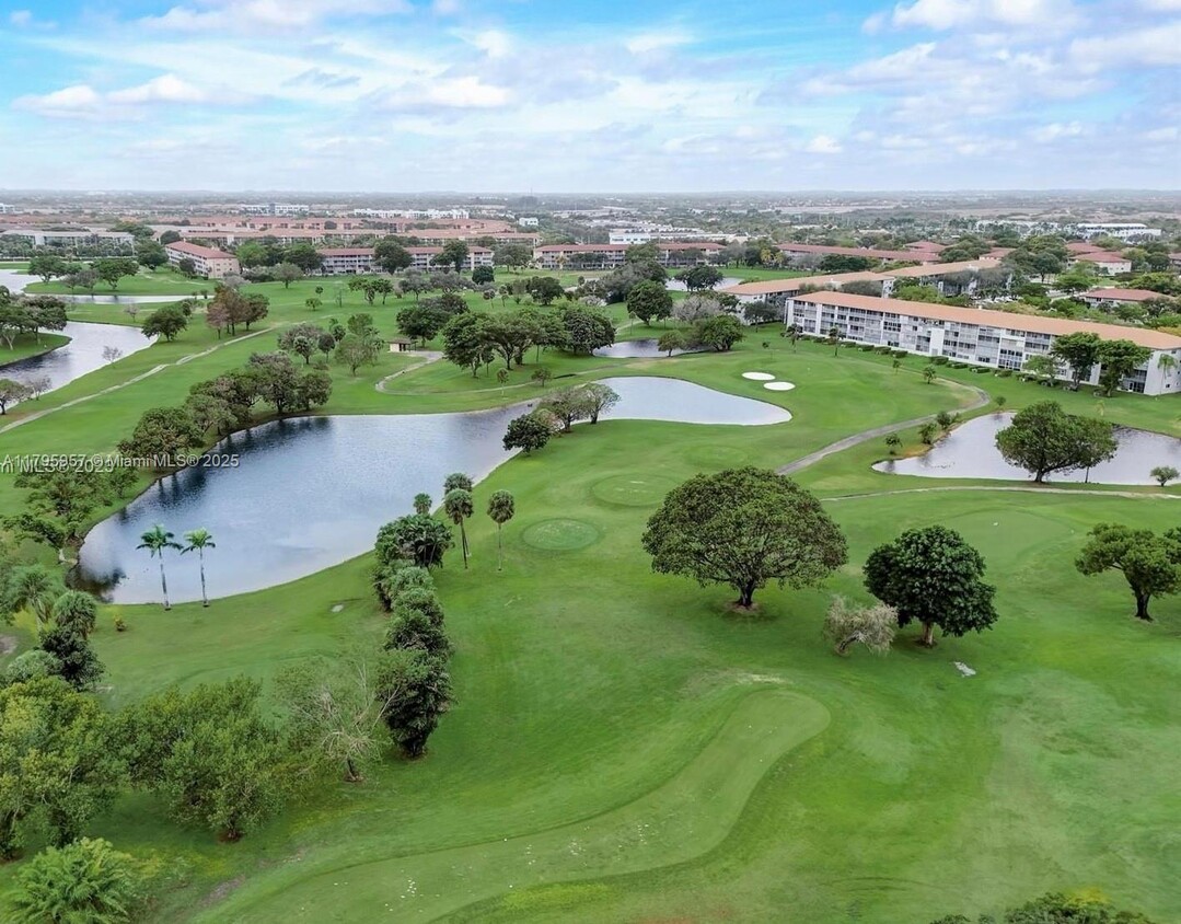 Foto principal - 13255 SW 7th Ct