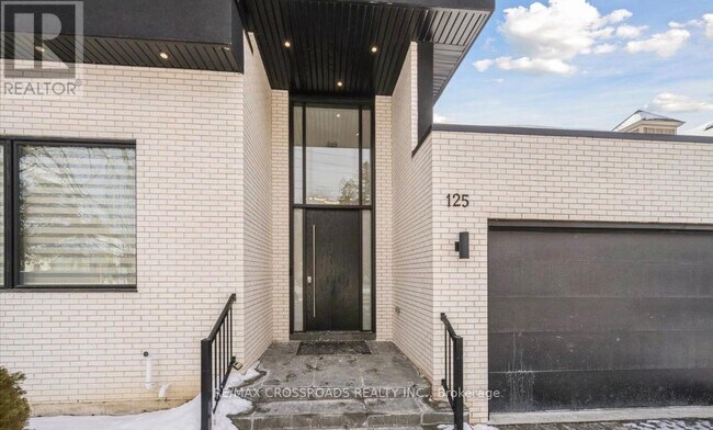 Photo du bâtiment - 125 Watson St E
