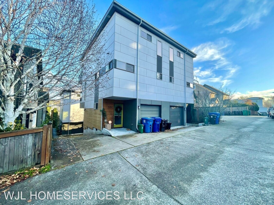 Primary Photo - 3 br, 2.5 bath House - 3227 21st Ave W Apt D