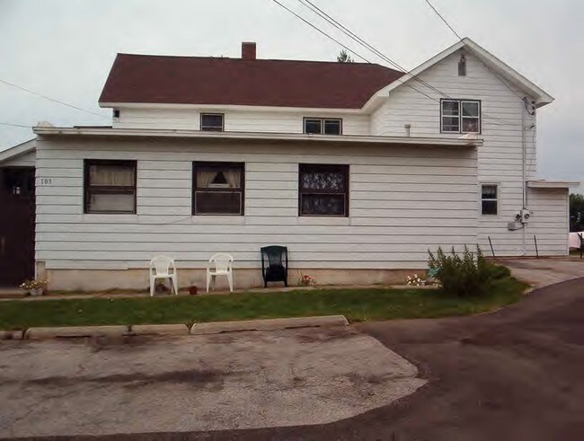 Building Photo - 103 N Reinberg St