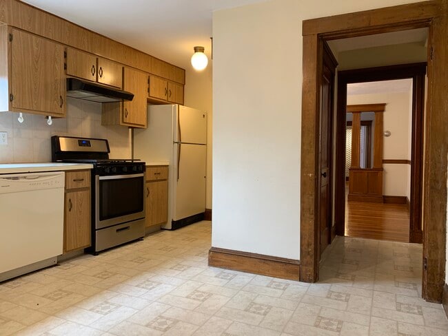 Building Photo - 33 Estey St