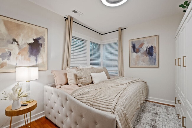 Building Photo - 2005 Emerson St