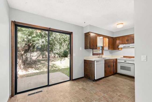 Foto del edificio - 3642 S Farm Rd 135