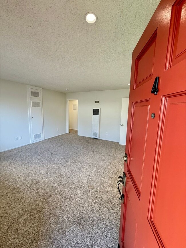 Building Photo - 1219 Barry Ave