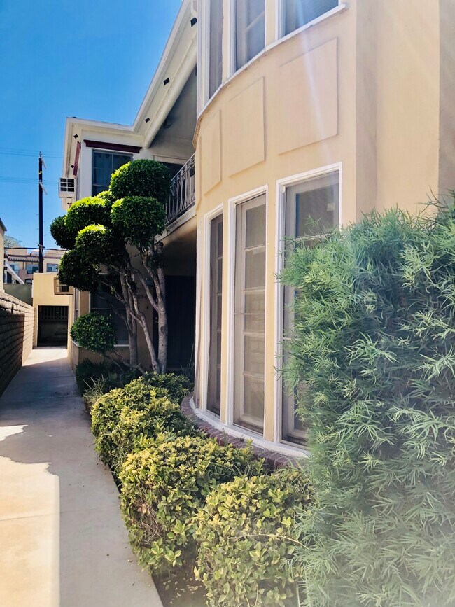 Foto del edificio - 10942 Moorpark St