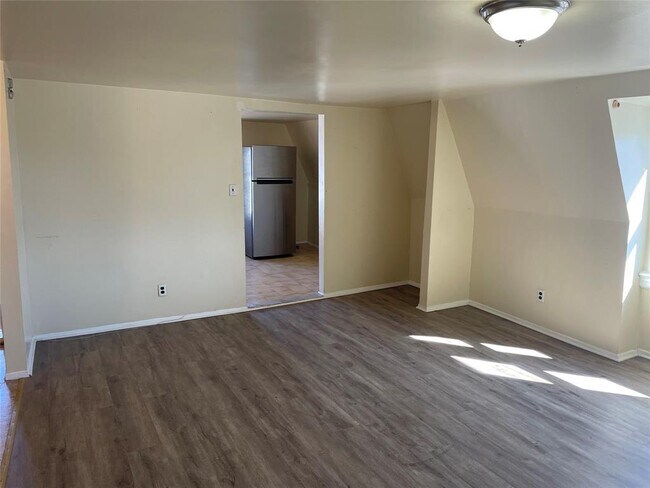 Foto del edificio - 713 E 239th St