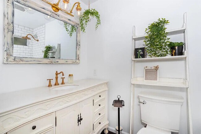 Building Photo - Charming Ocean Beach Rental with Rooftop V...
