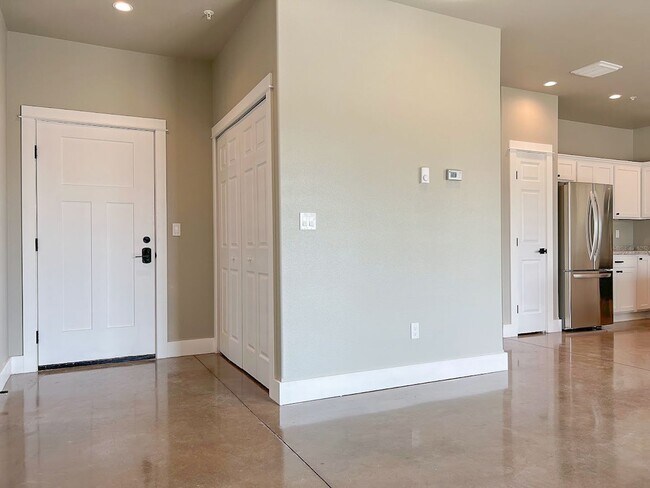 Foto del edificio - Pet Friendly 2 bed/ 1.5 bath unit at Soldier Ridge!