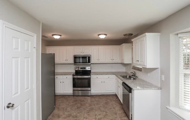 Building Photo - 2311 Statler Dr