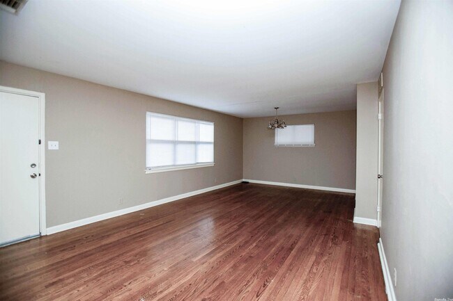 Foto del edificio - 50 Purdue Cir