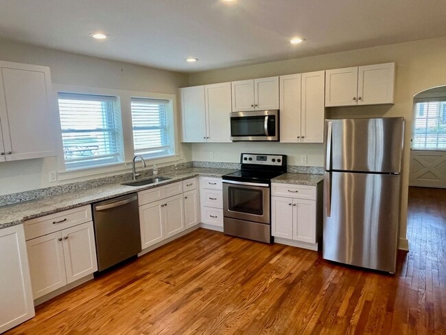 Photo - Pet Friendly Home with Fenced Yard in Sylvan Park, 3 Bedrooms/ 1 Bath, Minutes to the Greenway