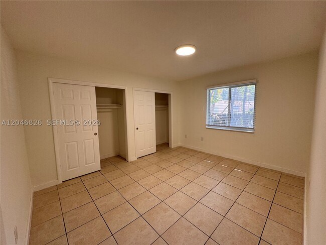 Foto del edificio - 2540 NE 181st St