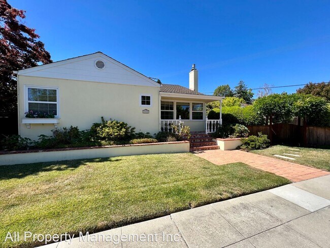 Building Photo - 4 br, 2 bath House - 2000 Arroyo Ave