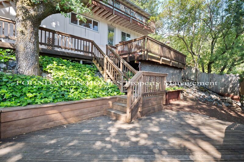 Primary Photo - 9 Oak Springs Dr