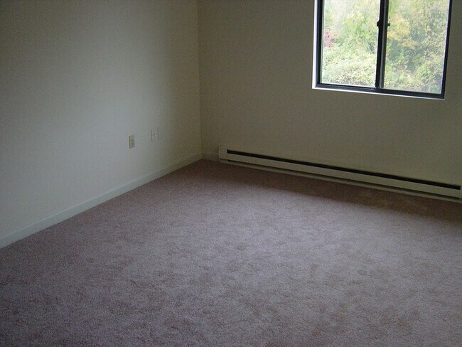 Foto del edificio - 10 Basswood Ave