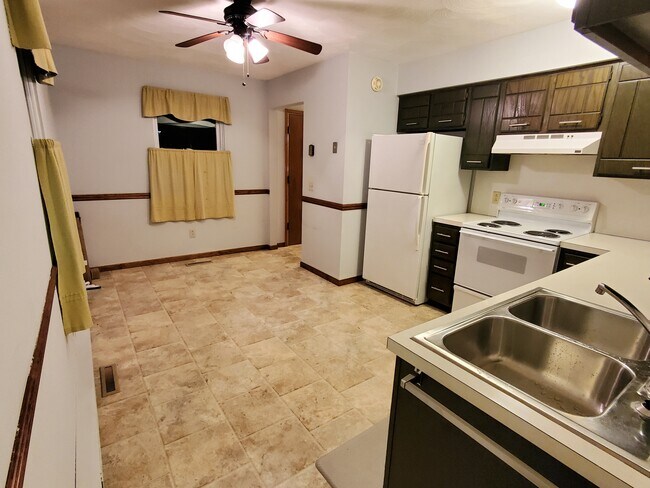 Foto del edificio - 2939 Schneider Rd