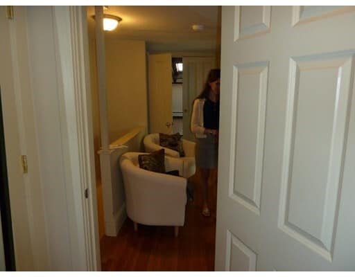 Primary Photo - 25 Gloucester St