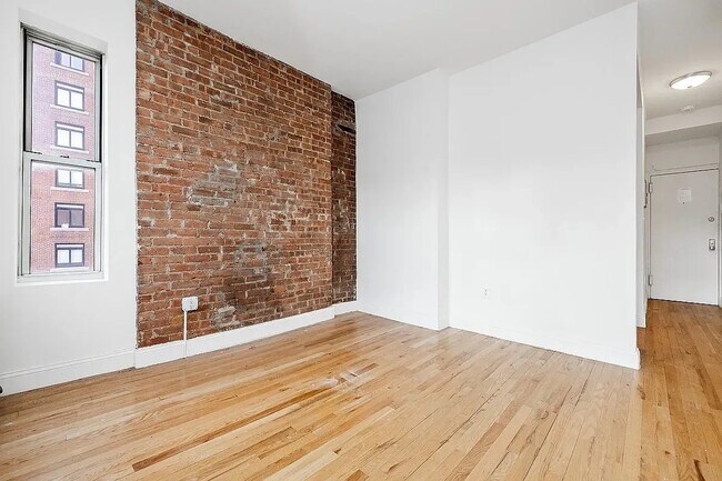 Building Photo - 240 Sullivan St
