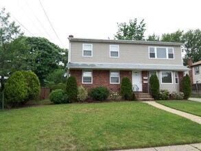 Building Photo - 28 Baldwin St