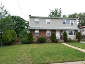 Building Photo - 28 Baldwin St