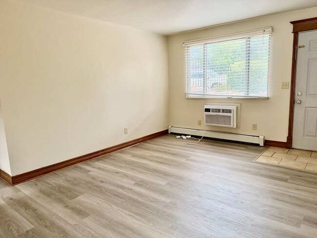 Building Photo - 1628 Azalea Dr